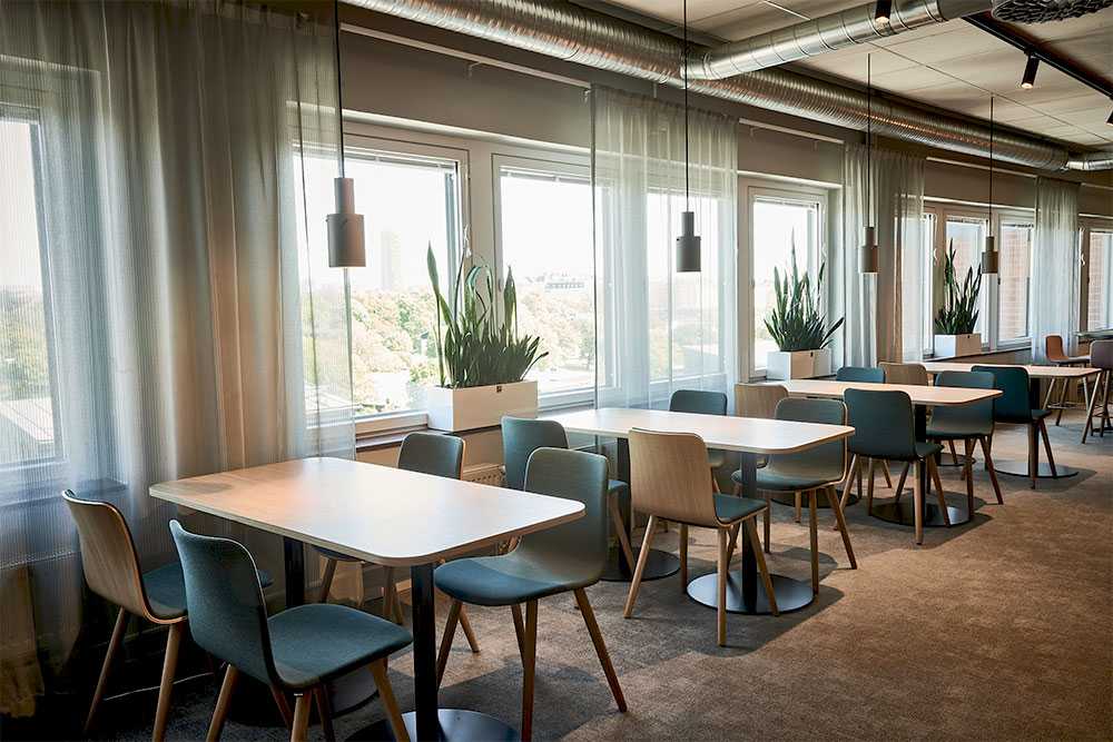 Groups of tables next to the windows