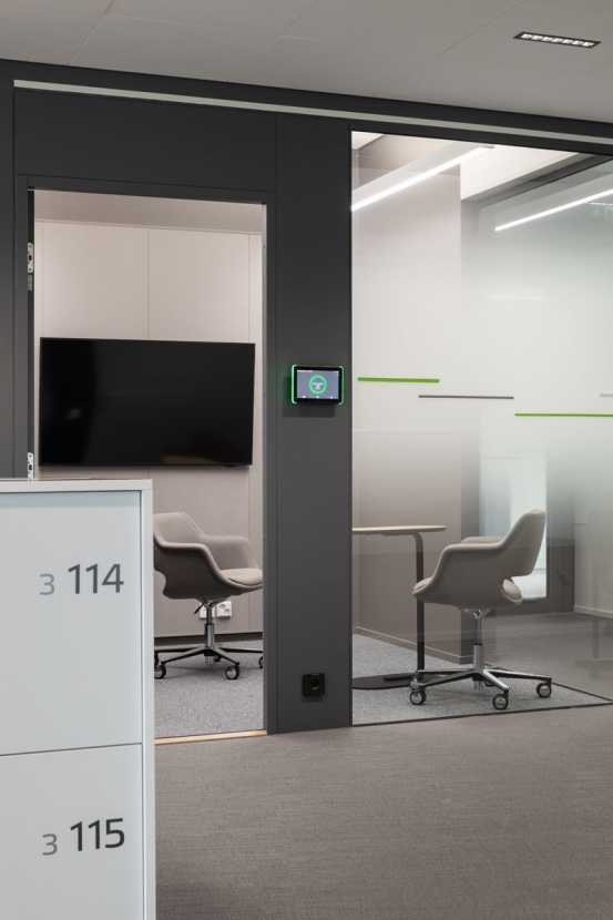 Capa cabinet and Kilta height-adjustable universal chair with castors
