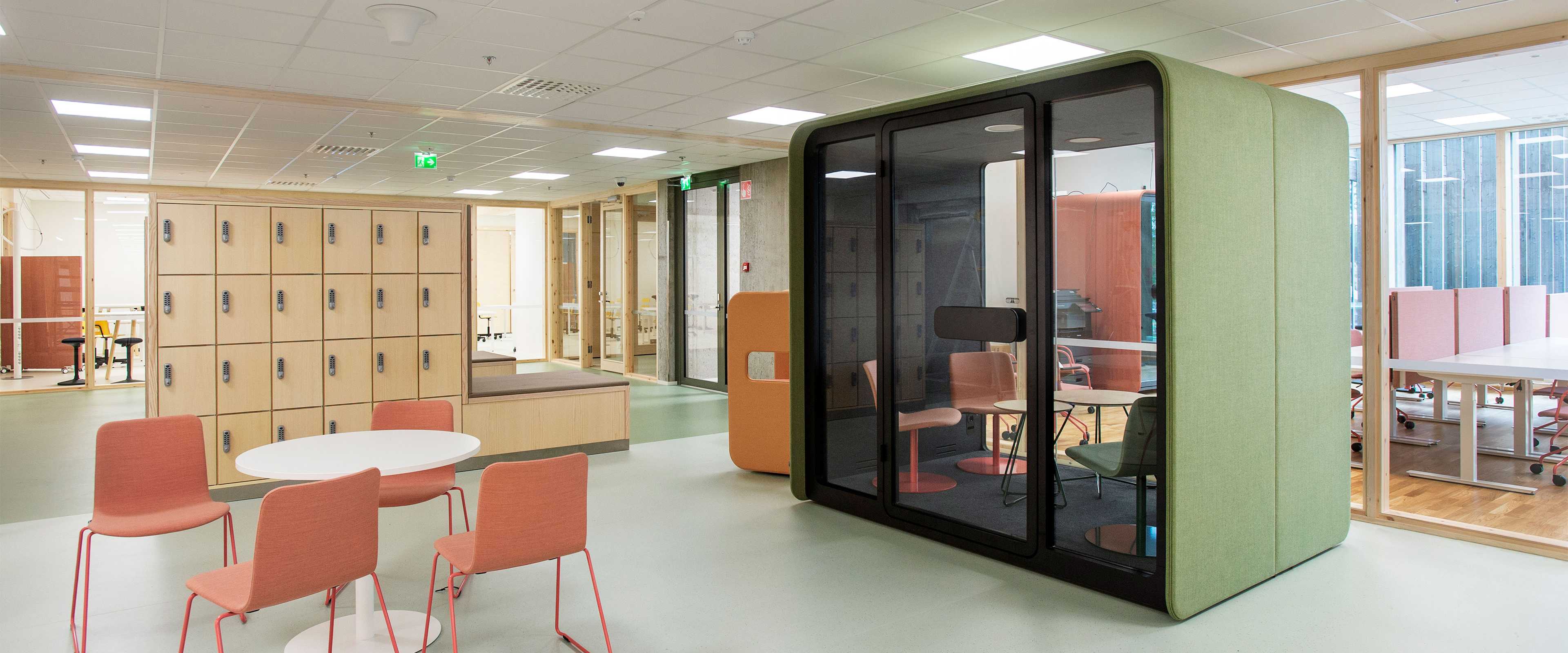 Lobby in Mansikkala school center